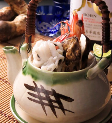 お料理：松茸の土瓶蒸し お酒：梵（日本酒：福井県）