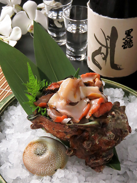 お料理：さざえのお造り お酒：黒龍　しずく（日本酒：福井県）