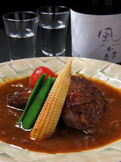 お料理：近江牛のステーキビーフシチューソース お酒：風の森（日本酒：奈良県）